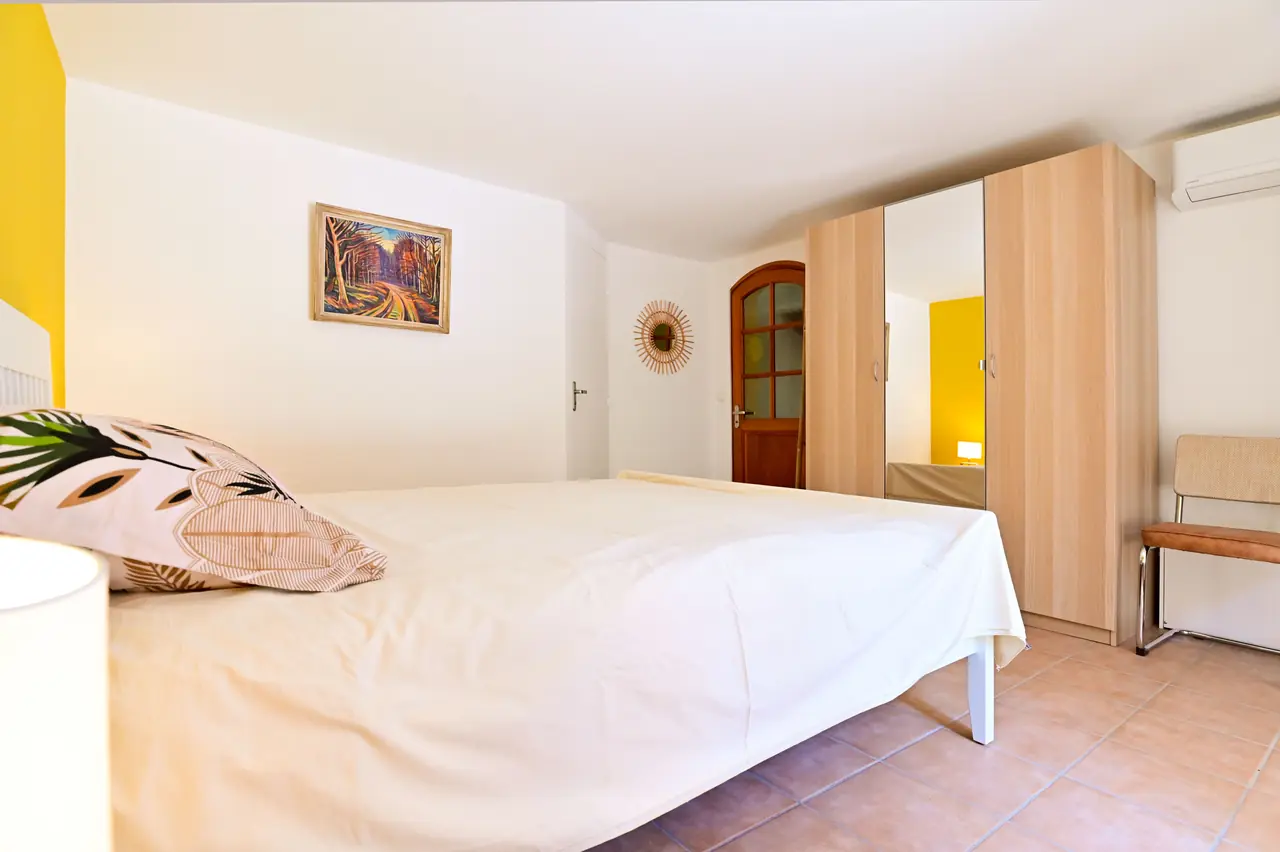 The Yellow Suite, storage